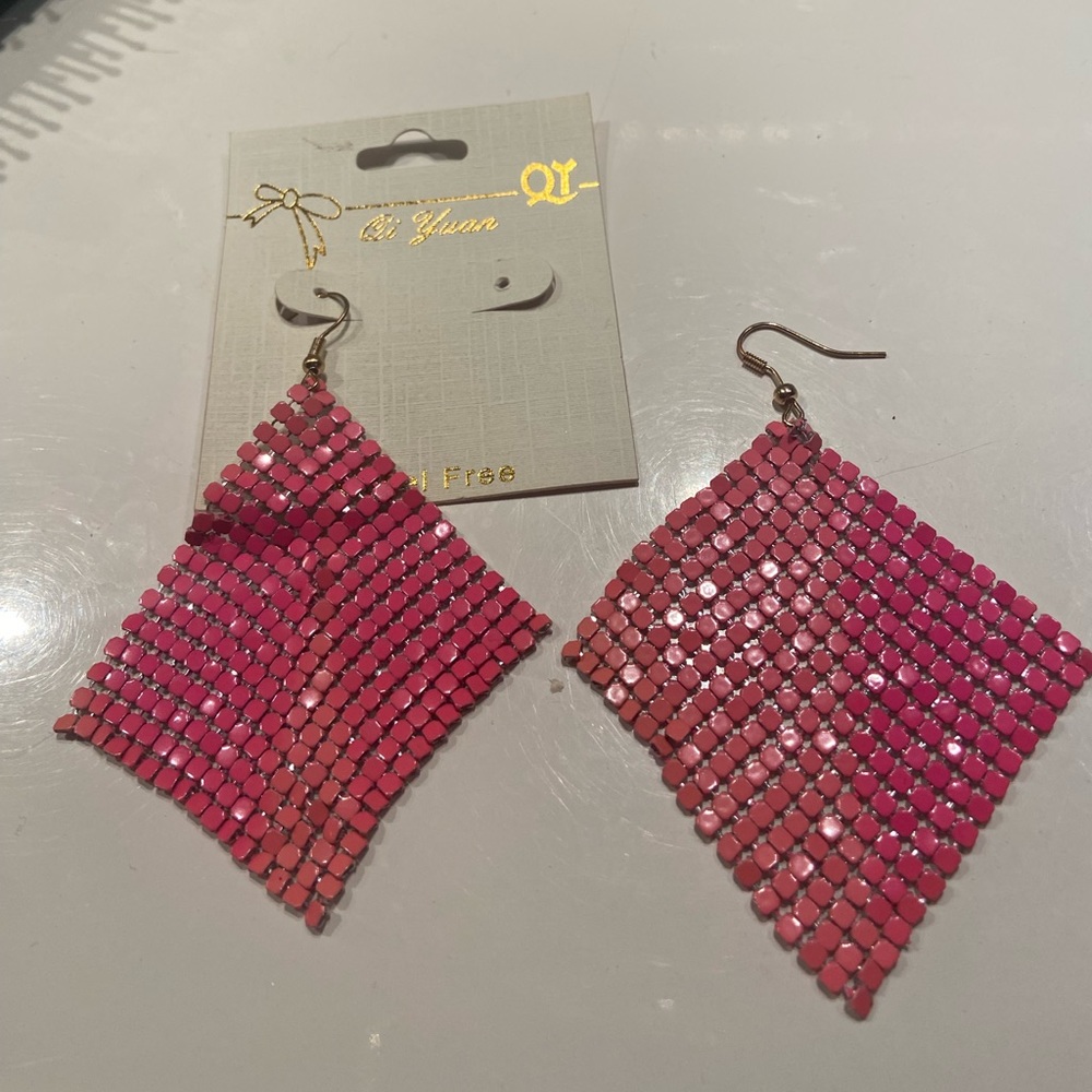Qi Yuan Earrings Hot pink